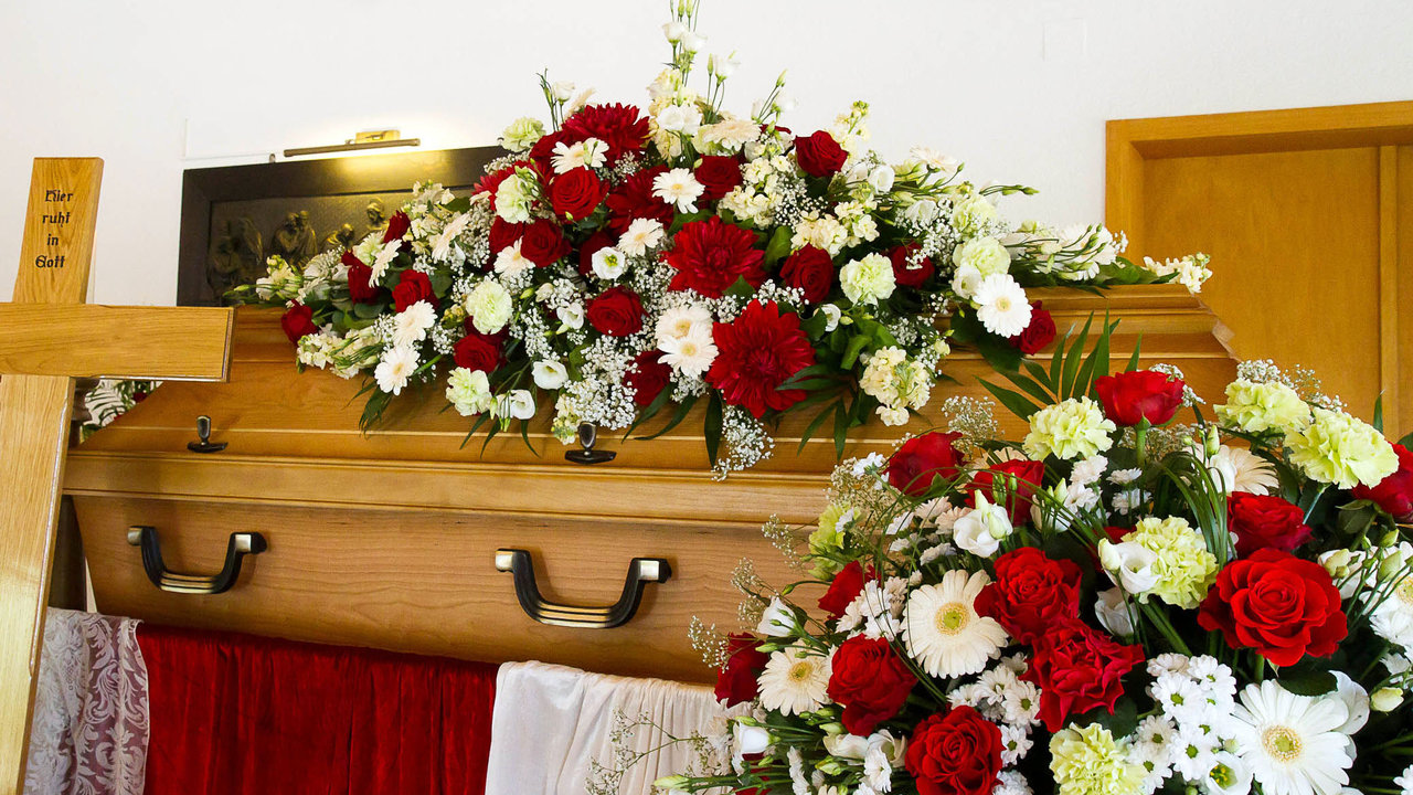 Dekoration, Saargschmuck und Kränze fügen sich zu einem harmonischen Gesamtbild