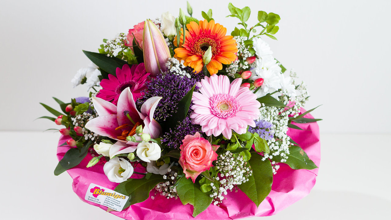 Ein Blumenstrauß - klassisch oder modern - ganz nach Ihren Wünschen.