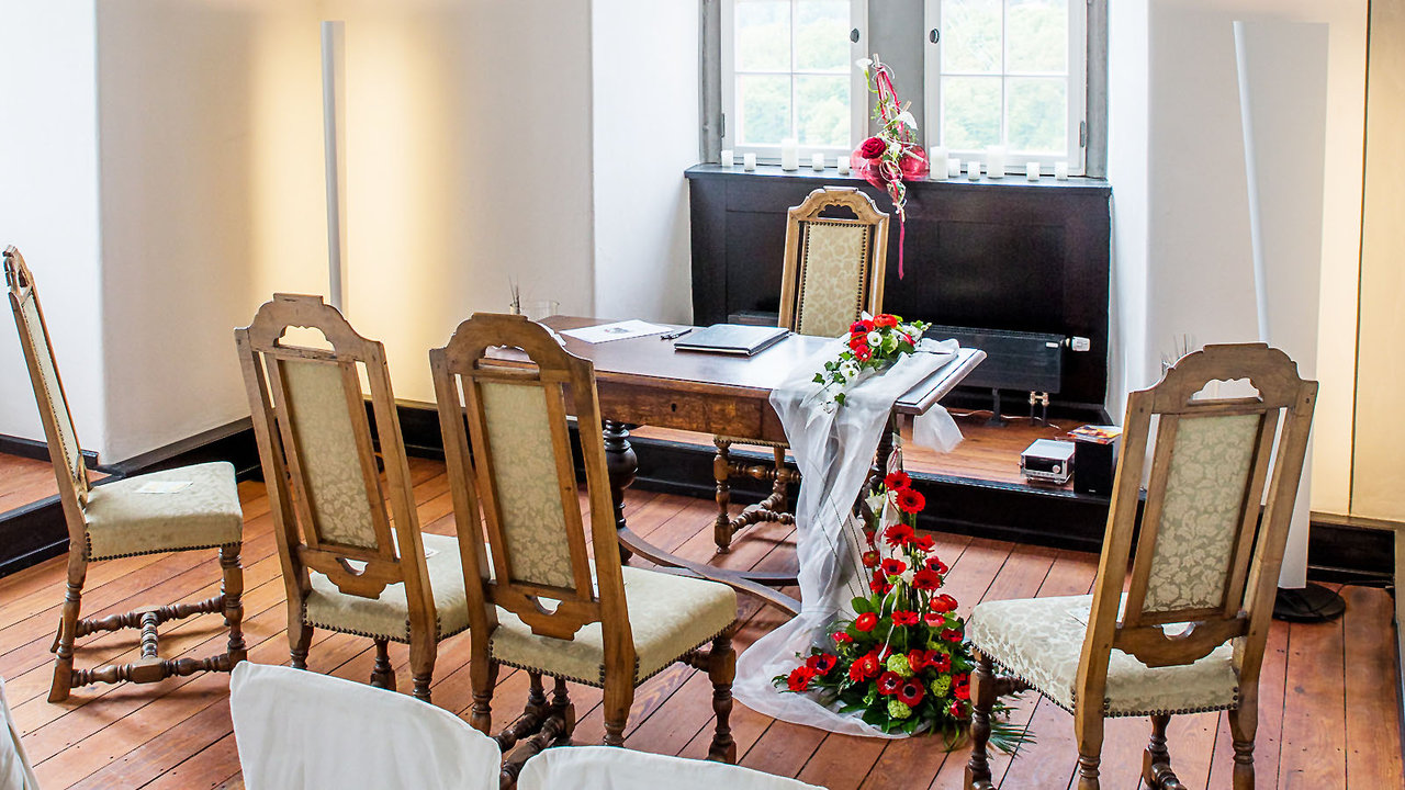 Ihr Ja-wort im Renaissance-Schloss Lichtenberg mit Blick über das malerische Fischbachtal